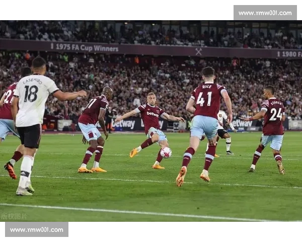 英超赛季精彩纷呈 曼联曼城利物浦热刺争夺激烈比分背后的故事